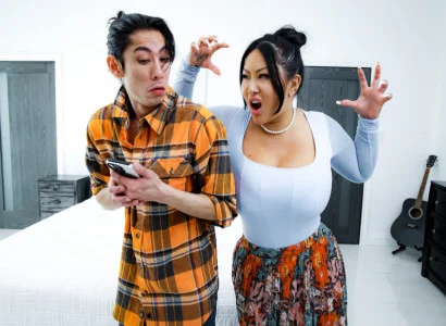 Con trai làm cho mẹ ghẻ xăm trổ hàng múp ra nước